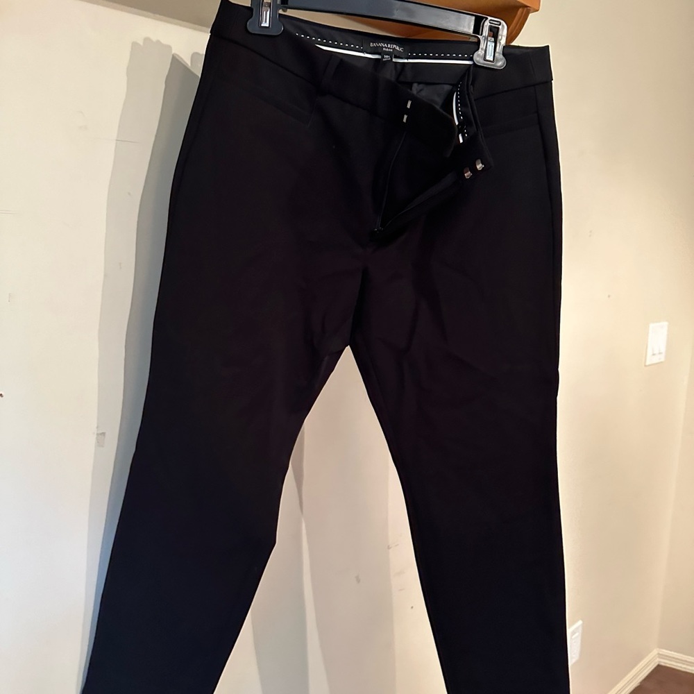 Banana Republic Mid-Rise Skinny Sloan Pant in black women’s size 10 short